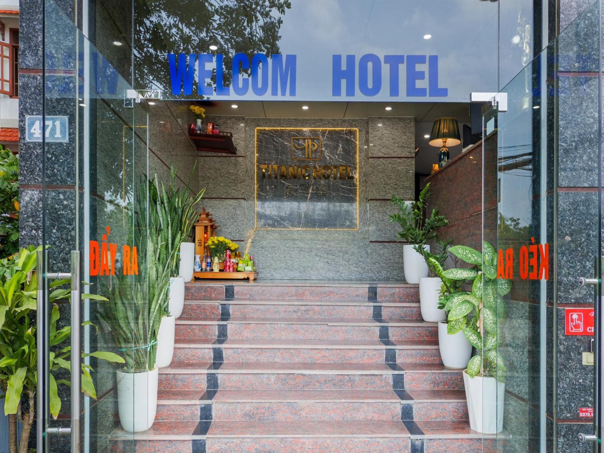 Titanic Hotel - Hanoi — Photos 1